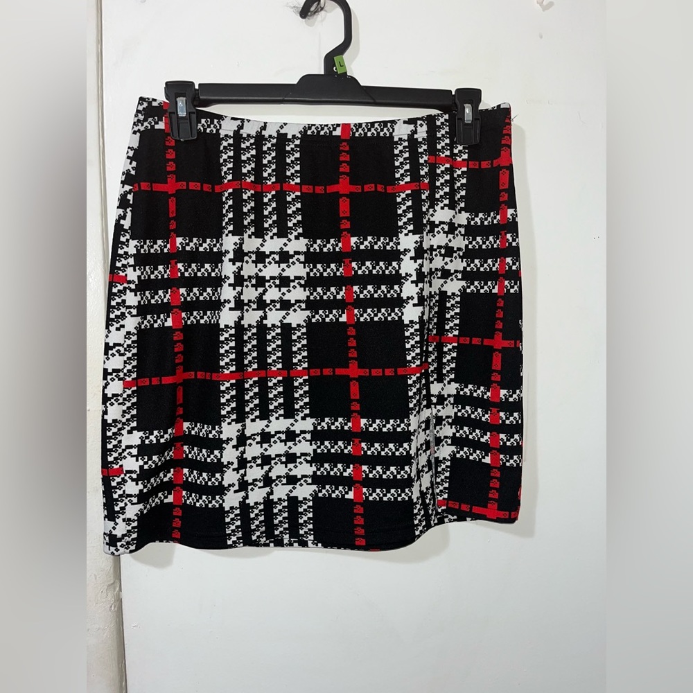 Mini skirt with slit